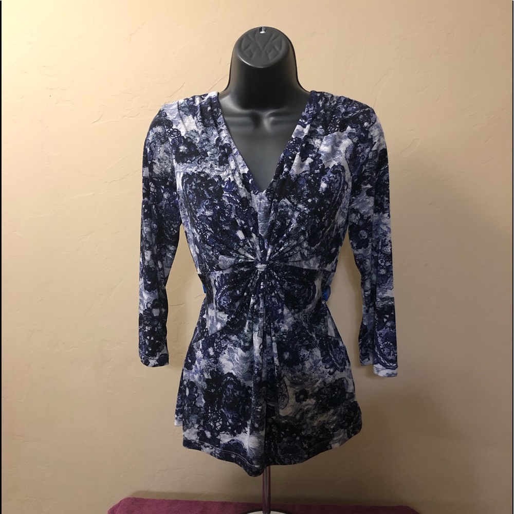 Daisy Fuentes long sleeve blouse